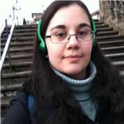 Profesora de inglés imparte clases adaptadas al alumno/a